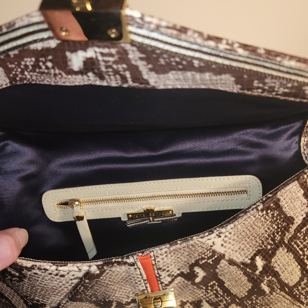 NWOT! Henri bendel neutral snakeprint envelope clutch - Picture 6 of 7